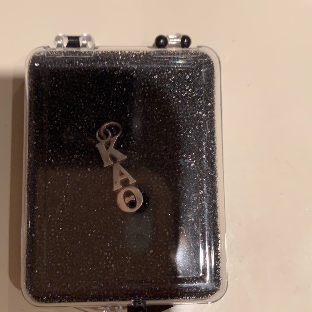 Theta pendant
